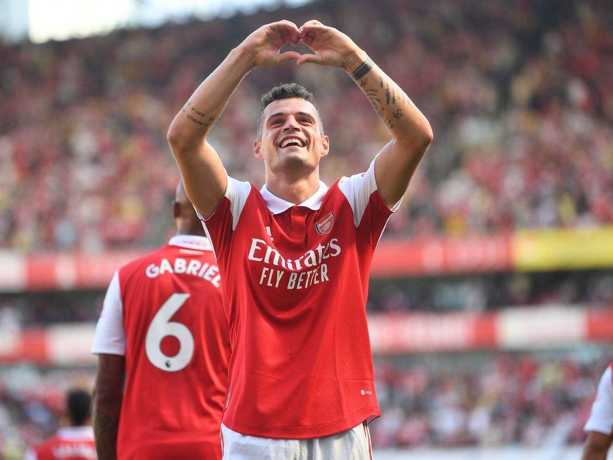 khi-granit-xhaka-phat-trien-toi-da-ky-nang-va-thoi-cu-xu-tuyen-giua-arsenal-tro-nen-hoan-my-3